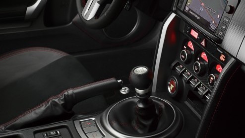 Toyota introduceert de GT86 met racy TRD-onderdelen.