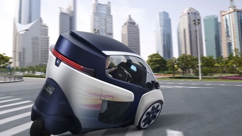 Toyota toont op de Autosalon van Genve deze i-Road concept, een studiemodel naar een elektrische driewieler met ruimte voor twee personen.