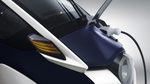 Toyota toont op de Autosalon van Genve deze i-Road concept, een studiemodel naar een elektrische driewieler met ruimte voor twee personen.