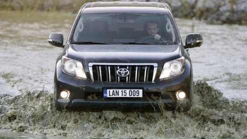 Hij was aanvankelijk bedoeld als militair voertuig maar groeide uit tot een icoon van de terreinwagens; de Toyota Land Cruiser. Hij vindt zijn oorsprong precies zestig jaar geleden, dus tijd voor een 
