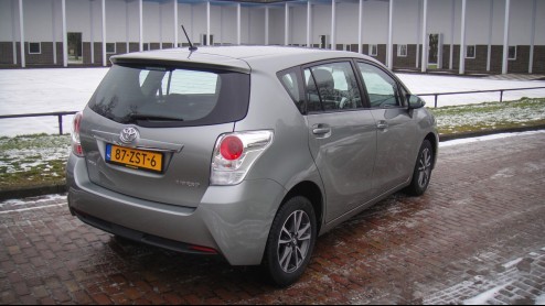 Autotest Toyota Verso 1.8 VVTi CVT in relatie tot de Prius Wagon