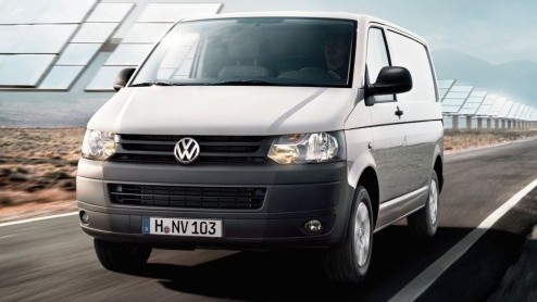 Volkswagen tilt de uitrustingsmogelijkheden van de Transporter naar een nog iets hoger plan. Voortaan is de bekende bedrijfsbus ook leverbaar met originele bi-xenonverlichting. Ook is het motorgamma u