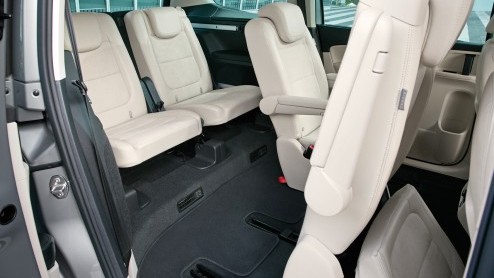 Volkswagen Sharan nu als Comfortline Edition en Highline Edition in de showroom ter vervanging van de gewone Comfortline en Highline. Standaard als zevenzitter.