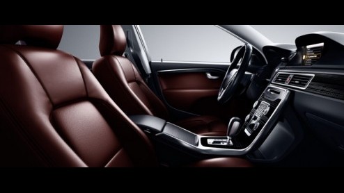 Nu de S60 en V60 bij Volvo zijn vers zijn ingeburgerd laat het merk de S80, V70 en XC70 met hun tijd mee gaan. Het trio krijgt in ieder geval een opgefrist dashboard mee met een nieuwe middentunnel en