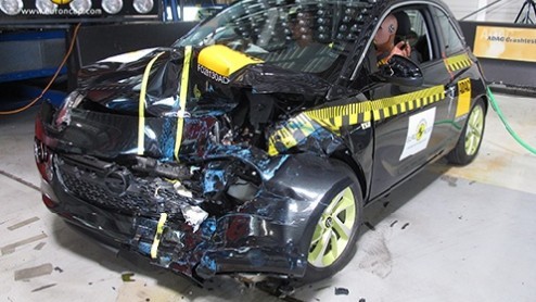 EuroNCAP heeft weer nieuwe modellen aan de tand gevoeld. De Lexus IS 300h scoort vijf sterren, de Opel Adam haalt er vier. Mazda's nieuwe 6 haalt vijf sterren en de Mitsubishi Space Star vier.