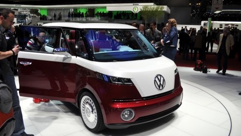 De Autosalon van Genve heeft vandaag zijn deuren voor het grote publiek geopend. AutoVandaag.nl is alvast even een kijkje gaan nemen en we hebben diverse primeurs, bijzondere studiemodellen en aankom