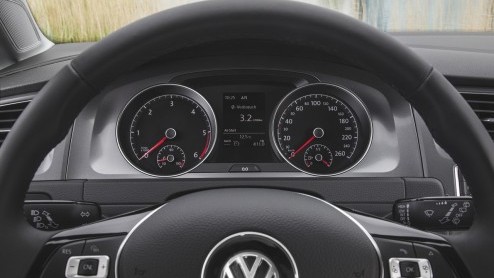 Autotest nieuwe Volkswagen Golf BlueMotion 2013, met nieuwe 110 pk sterke 1.6 TDI en een verbruik van 3.2 l/100km.