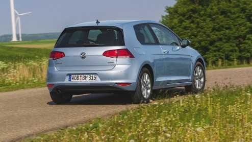 Volkswagen heeft de prijzen voor de Golf BlueMotion nu al naar beneden toe bijgesteld. Zodoende start de prijslijst bij 24.290 euro in plaats van 25.490 euro.