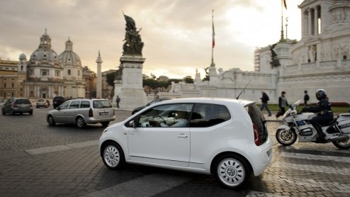 Waarom de Volkswagen Lupo in 2005 geen opvolger heeft gekregen is ons nog steeds een raadsel. De Fox die erna kwam was immers een slag groter en had zijn roots in Zuid-Amerika liggen. Met de nieuwe Up