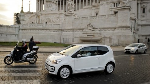 Waarom de Volkswagen Lupo in 2005 geen opvolger heeft gekregen is ons nog steeds een raadsel. De Fox die erna kwam was immers een slag groter en had zijn roots in Zuid-Amerika liggen. Met de nieuwe Up