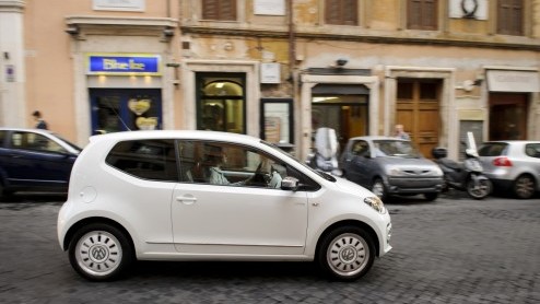 Waarom de Volkswagen Lupo in 2005 geen opvolger heeft gekregen is ons nog steeds een raadsel. De Fox die erna kwam was immers een slag groter en had zijn roots in Zuid-Amerika liggen. Met de nieuwe Up