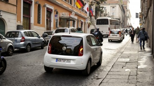 Waarom de Volkswagen Lupo in 2005 geen opvolger heeft gekregen is ons nog steeds een raadsel. De Fox die erna kwam was immers een slag groter en had zijn roots in Zuid-Amerika liggen. Met de nieuwe Up