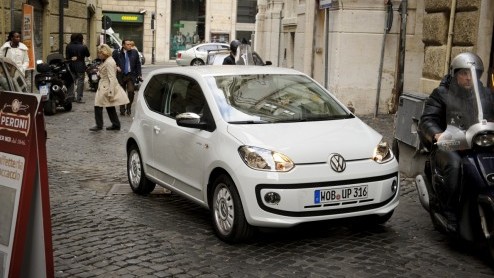 Waarom de Volkswagen Lupo in 2005 geen opvolger heeft gekregen is ons nog steeds een raadsel. De Fox die erna kwam was immers een slag groter en had zijn roots in Zuid-Amerika liggen. Met de nieuwe Up