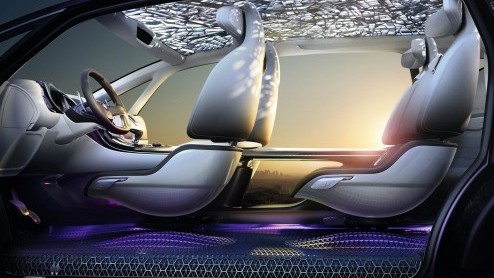 De nieuwe Renault Espace ziet al een beetje het licht als Initiale Paris Concept. Hij toont zich excentriek met 22 inch wielen maar is onder de kap bescheiden door nieuwe dCi 130 pk diesel met 400 Nm.