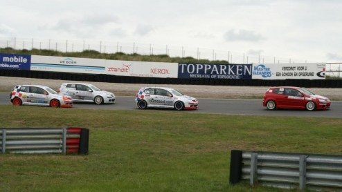 Dit weekend was Autovandaag in de duinen van Zandvoort bij het super racing weekend. Dit op uitnodiging van DPA DB Motorsport dat met vier autos deelneemt aan de Golf Endurance Cup. De populairste ra