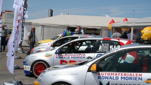 Dit weekend was Autovandaag in de duinen van Zandvoort bij het super racing weekend. Dit op uitnodiging van DPA DB Motorsport dat met vier autos deelneemt aan de Golf Endurance Cup. De populairste ra
