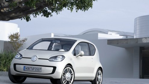 Volkswagen heeft op de IAA Frankfurt de concept Up! getoond. Oude tijden herleven, want dit kleine stadskarretje heeft de motor achterin liggen, net als bij de Kever. Een kleine auto voor een fijne pr