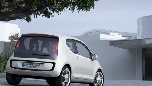 Volkswagen heeft op de IAA Frankfurt de concept Up! getoond. Oude tijden herleven, want dit kleine stadskarretje heeft de motor achterin liggen, net als bij de Kever. Een kleine auto voor een fijne pr
