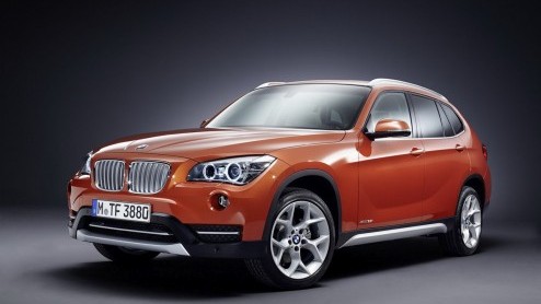 De facelift van de BMW X1 zat er al even aan te komen en die is nu een feit. Het betreft een subtiele update die de compacte crossover naar onze mening goed doet. In tegenstelling tot het eerste model