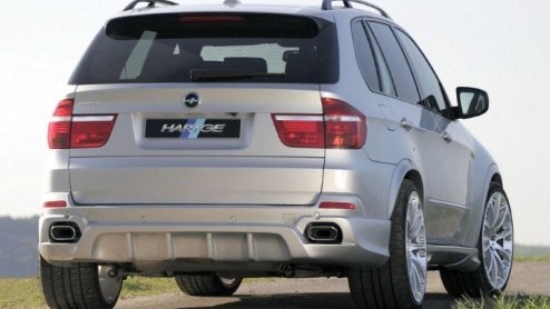 In de categorie het kan niet op presenteert BMW tuner Hartge een stylingpakket voor de X5. Spoilers, skirts en groot lichtmetaal maken de X5 allerminst subtiel en misschien wel plastic fantastic.
