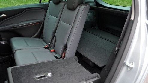 Over het algemeen hebben we te doen met vaders die veroordeeld zijn tot een MPV. Na een weekje sturen met de nieuwe Opel Zafira kunnen we onze mening toch iets bijstellen. De Zafira ziet er niet allee
