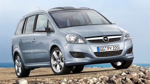 Op de autotentoonstelling van Bologna in december zal Opel de vernieuwde Zafira onthullen aan het wereldwijde publiek. De populaire gezinsauto ging opnieuw op de tekentafel, en ook de techniek werd op