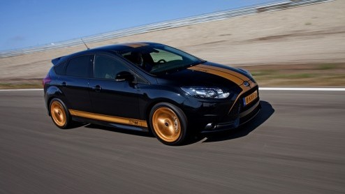 Hertz neemt Ford Focus ST-H huurauto op in de vloot. Speciaal uitgevoerde Focus ST met 250 pk en gouden striping.