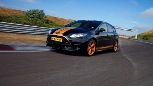 Hertz neemt Ford Focus ST-H huurauto op in de vloot. Speciaal uitgevoerde Focus ST met 250 pk en gouden striping.