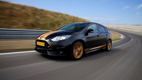 Hertz neemt Ford Focus ST-H huurauto op in de vloot. Speciaal uitgevoerde Focus ST met 250 pk en gouden striping.