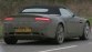 Achter aanzicht van de Aston Martin V8 Vantage Roadster