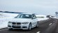BMW 330e rijdend