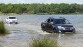 Isuzu D-Max door het water