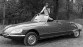 Filmster en zangeres Jane Birkin (Je t'aime, moi non plus) in een DS Decapotable.