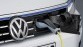 Opladen die je zo bij de Passat GTE - AutoVandaag
