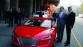 Arnold Schwarzenegger maakt kennis met Audi e-tron