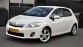 Asfalt verslinden met de Toyota Auris Hybrid