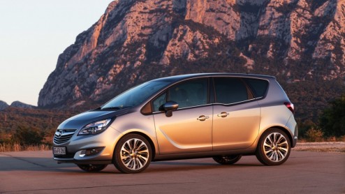 Kleine update voor Opel Meriva voor 2014 met nieuwe motoren, verse grille, andere achterlichten en gebruiksvriendelijke infotainment.