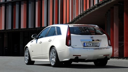 Een honderdsprint in krap vier tellen en een topsnelheid van meer dan 300 km/u. Maak kennis met de Cadillac CTS-V Wagon, een Corvette in gezinsverpakking. Op en rond de Duitse Autobahn gaven we de nie