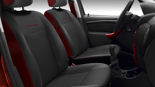Met een nieuwe zuinigere en sterkere benzinemotor voor de Sandero Stepway en een luxe uitvoering van de Duster probeert Dacia een nog breder publiek aan te spreken. De Sandero blijft in prijs gelijk t