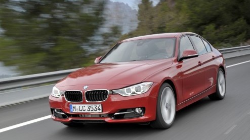 De nieuwe BMW 3 Serie belooft een goed nieuws show te worden dankzij innovatieve moderne snufjes, nog zuiniger motoren en meer interieurruimte. Grote vraag is nu hoe de F30-generatie zich op de weg