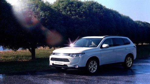 In september wordt de nieuwe generatie Mitsubishi Outlander verwacht. Om alvast interesse te wekken maakt de importeur de vanafprijzen en beschikbare uitvoeringen bekend. De nieuwe Outlander is er van