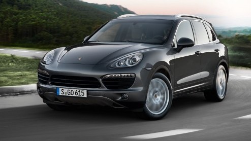 We hebben er even op moeten wachten, maar binnenkort is de Porsche Cayenne ook leverbaar met een hele flinke diesel. De Cayenne S Diesel krijgt de beschikking over een 4.2 TDI V8 met 382 pk en 850 Nm.