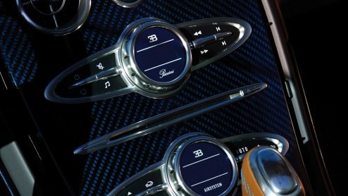 Tijdens de Volkswagen Group Night aan de vooravond van de Autosalon in Parijs heeft Bugatti een special edition van de Veyron 16.4 Grand Sport Vitesse voorgesteld. De 1200 pk sterke supercar is uitg