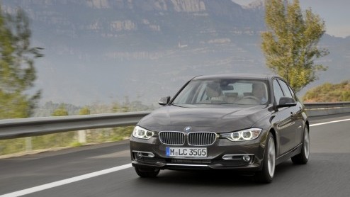 De nieuwe BMW 3 Serie belooft een goed nieuws show te worden dankzij innovatieve moderne snufjes, nog zuiniger motoren en meer interieurruimte. Grote vraag is nu hoe de F30-generatie zich op de weg