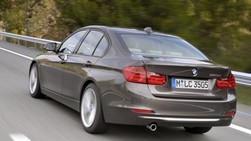 De nieuwe BMW 3 Serie belooft een goed nieuws show te worden dankzij innovatieve moderne snufjes, nog zuiniger motoren en meer interieurruimte. Grote vraag is nu hoe de F30-generatie zich op de weg