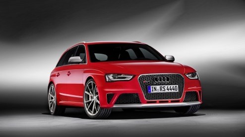 Wat al was uitgelekt is vandaag een feit; op de autotentoonstelling van Genve presenteert Audi de RS4 Avant. Met een 450 pk sterke V8 en S tronic. De krachtpatser bereikt na de zomer ons land.