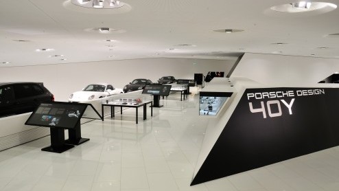 Het Porsche Museum in Stuttgart-Zuffenhausen opende onlangs zijn nieuwste tentoonstelling: 40 jaar Porsche Design. In deze speciale tentoonstelling zet Porsche het eigen designlabel centraal waaruit