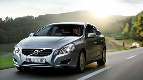 Volvo draait de komende twee jaar op de volle toeren; de productie van de V60 plug-in hybrid wordt verhoogd en daarnaast vernieuwen de Zweden de komende tijd alle modellen! Reken daarnaast ook op een