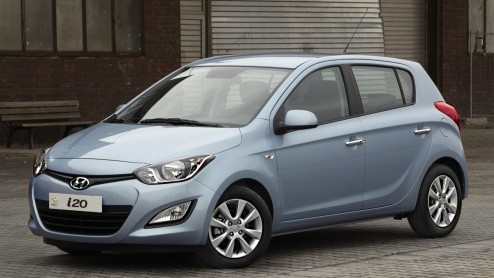 De vernieuwde Hyundai i20 is nu alvast officieel in digitale vorm voorgesteld. Met nieuwe belastingvrije motoren en een fris gezicht kan de compacte Koreaan weer even mee.