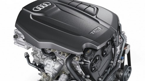 De 1.8 TFSI die in de vernieuwde A5 debuteert is nieuwe dan je denkt. Audi heeft de krachbtron zodanig aangepast dat deze niet alleen heel zuinig, maar ook opmerkelijk schoon is. De turbomotor voldoet